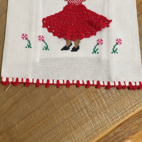 Vintage embroidered tea towel - Picture 3 of 4